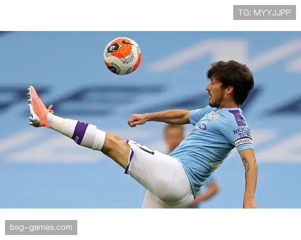 英超传奇达伦·莫克重返赛场,倾力助阵年轻球员成长 英超传奇达伦·莫克重返赛场,倾力助阵年轻球员成长